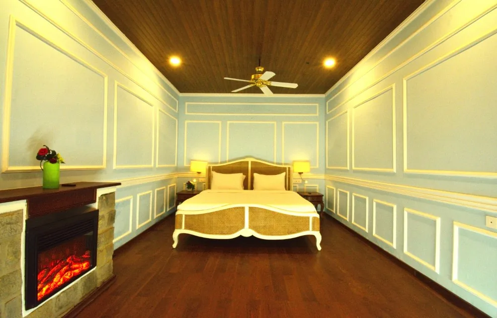 Kensington - Signature Mini Suite