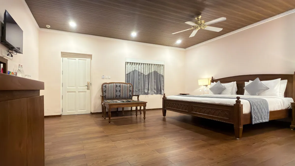Kensington Signature Mini Suite, view 2