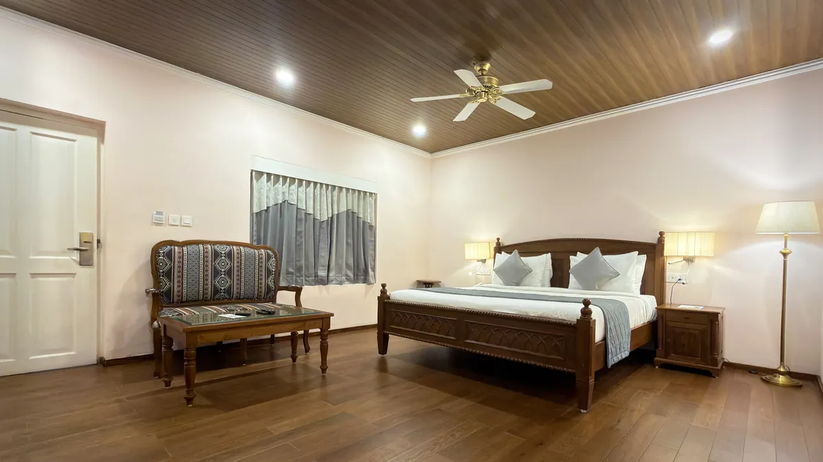 Kensington Signature Mini Suite, view 3