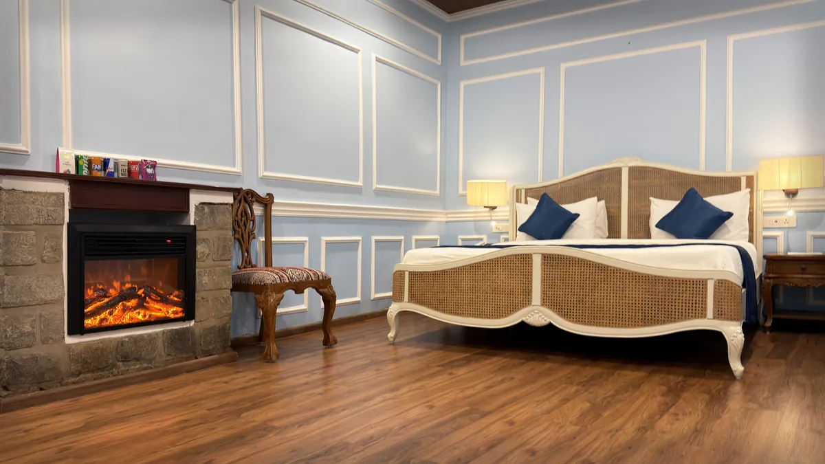 Windsor Luxe Heritage Suite, view 2
