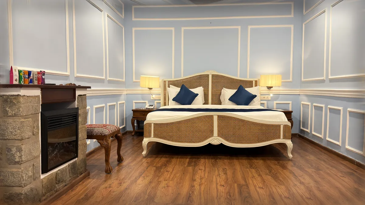 Windsor Luxe Heritage Suite, view 3