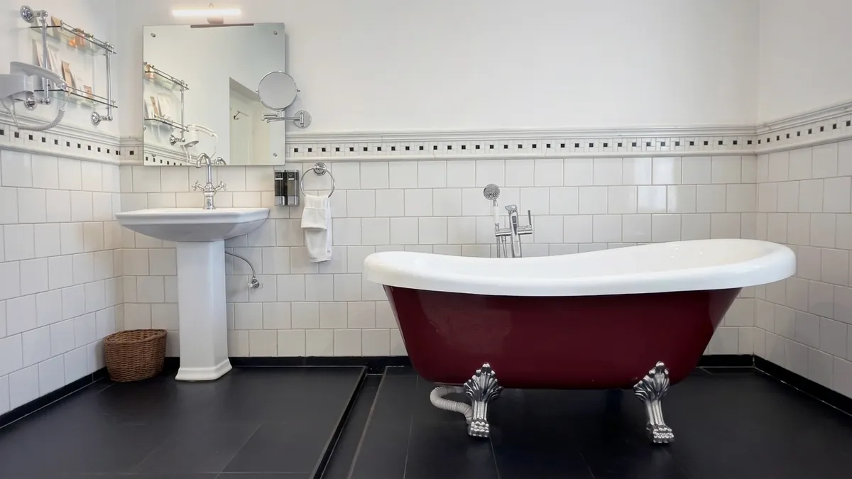 Windsor Luxe Heritage Suite, view 6